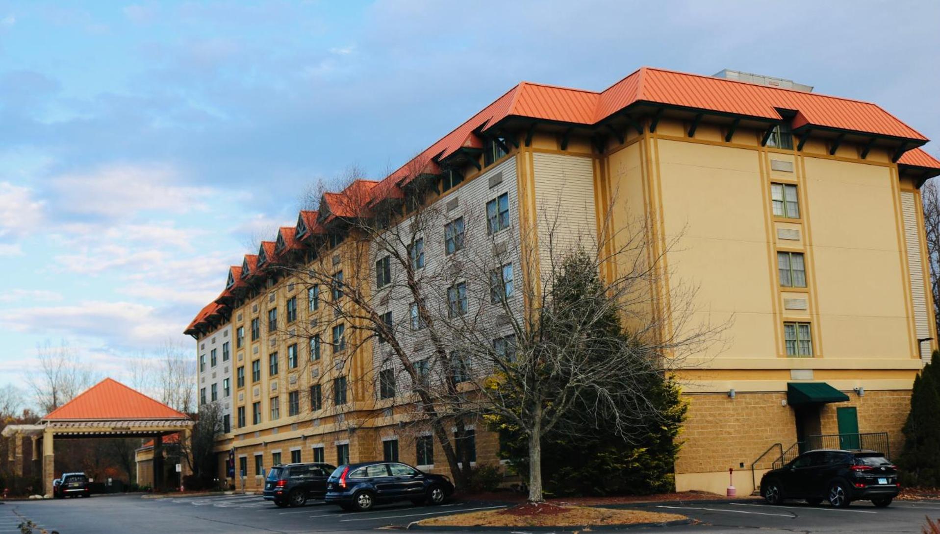 Comfort Suites Near Casinos Norwich Exterior foto